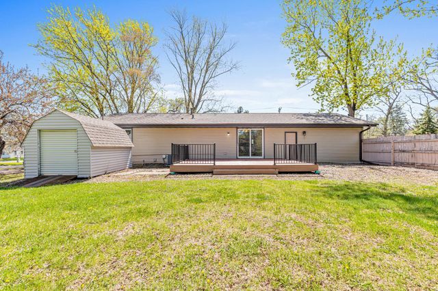 715 County Road C W, Roseville, MN 55113