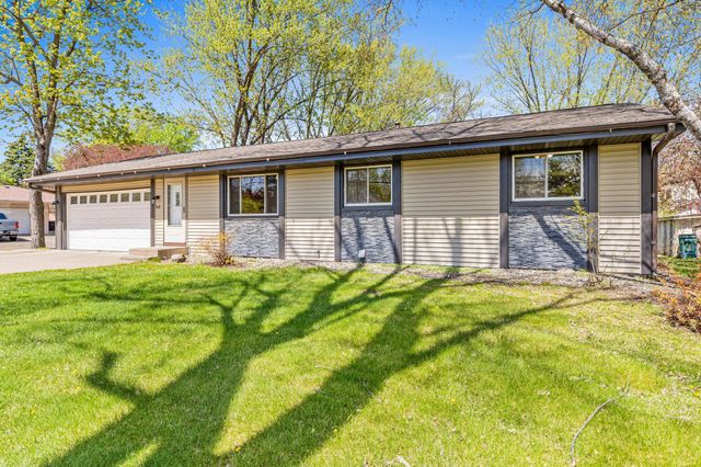 715 County Road C W, Roseville, MN 55113