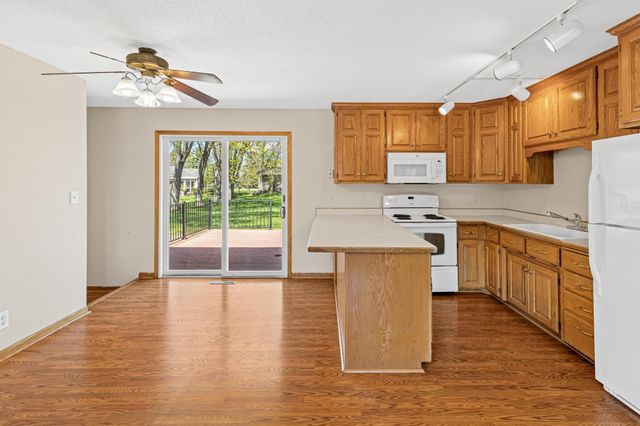 715 County Road C W, Roseville, MN 55113