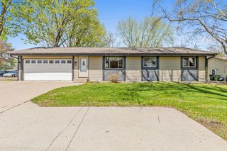 715 County Road C W, Roseville, MN 55113