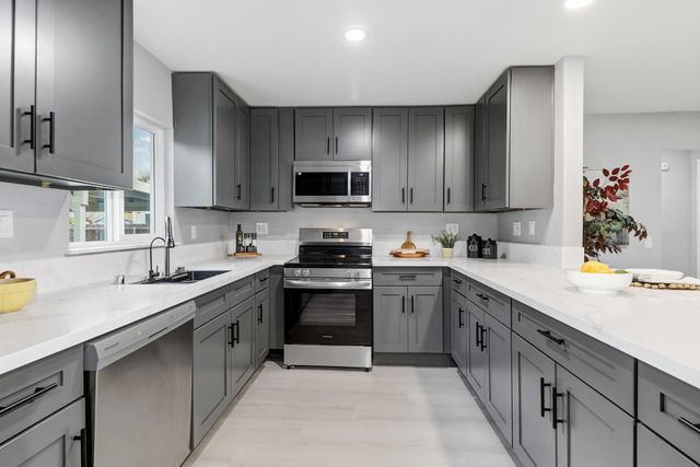 4705 Arboga Rd, Olivehurst, CA 95961