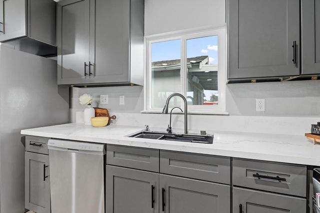 4705 Arboga Rd, Olivehurst, CA 95961