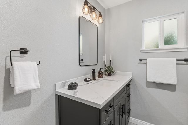 4705 Arboga Rd, Olivehurst, CA 95961