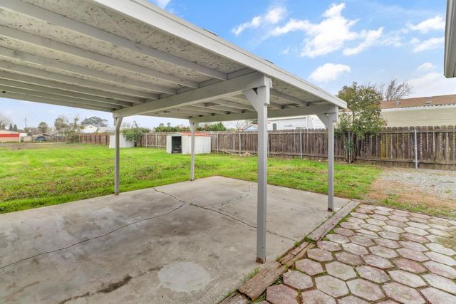 4705 Arboga Rd, Olivehurst, CA 95961