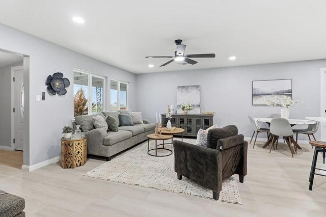 4705 Arboga Rd, Olivehurst, CA 95961