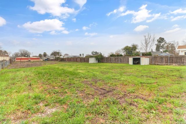 4705 Arboga Rd, Olivehurst, CA 95961