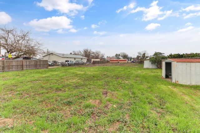 4705 Arboga Rd, Olivehurst, CA 95961