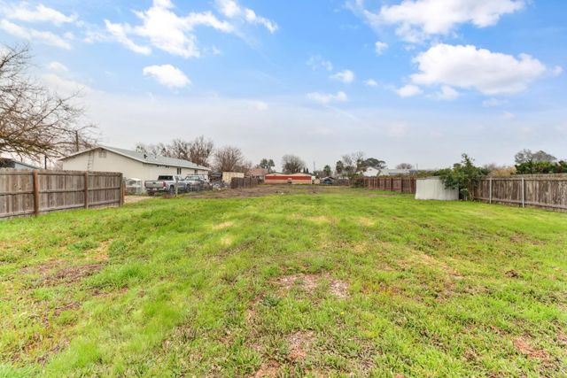 4705 Arboga Rd, Olivehurst, CA 95961