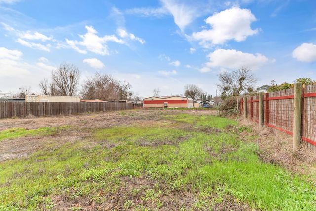 4705 Arboga Rd, Olivehurst, CA 95961