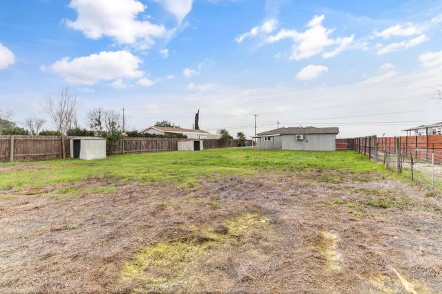 4705 Arboga Rd, Olivehurst, CA 95961