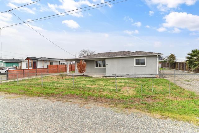 4705 Arboga Rd, Olivehurst, CA 95961