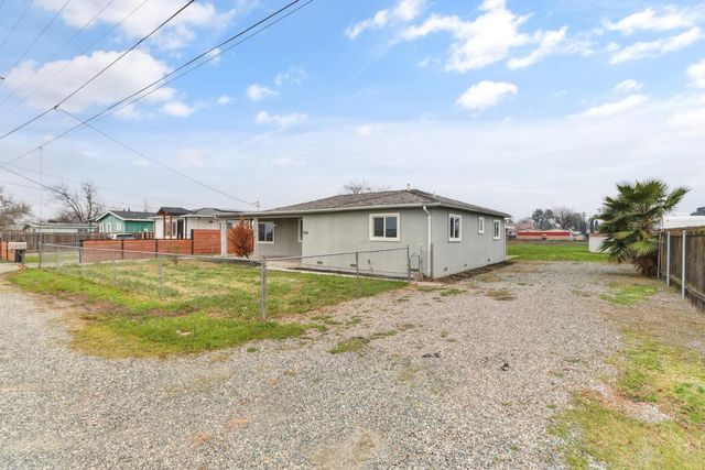 4705 Arboga Rd, Olivehurst, CA 95961