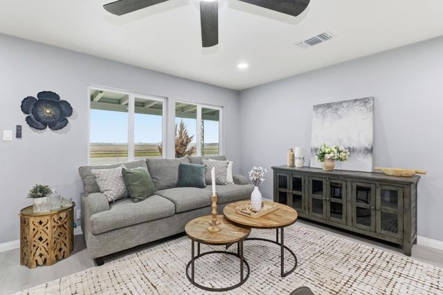 4705 Arboga Rd, Olivehurst, CA 95961