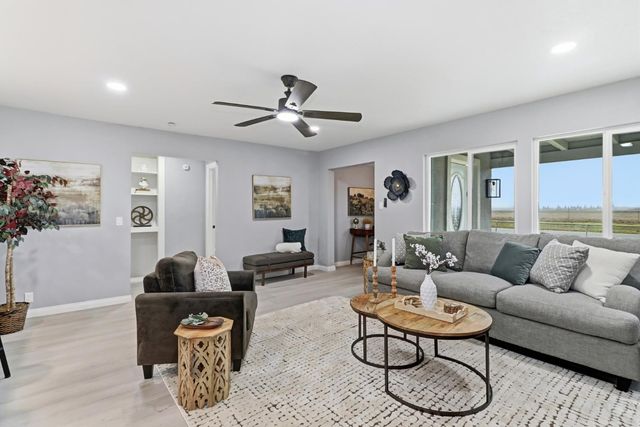 4705 Arboga Rd, Olivehurst, CA 95961