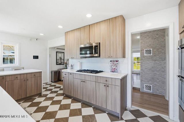 227 Chatham Avenue, Oakhurst, NJ 07755