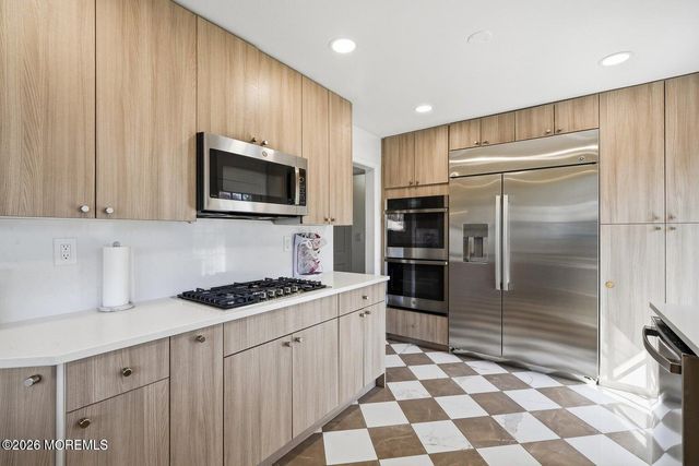227 Chatham Avenue, Oakhurst, NJ 07755