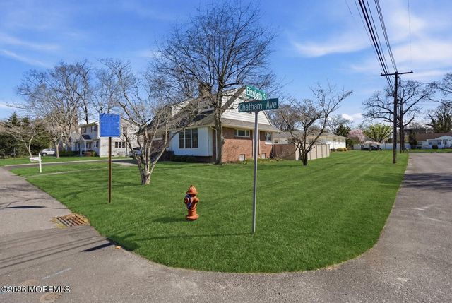 227 Chatham Avenue, Oakhurst, NJ 07755