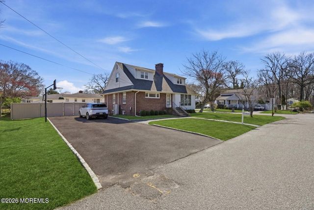 227 Chatham Avenue, Oakhurst, NJ 07755