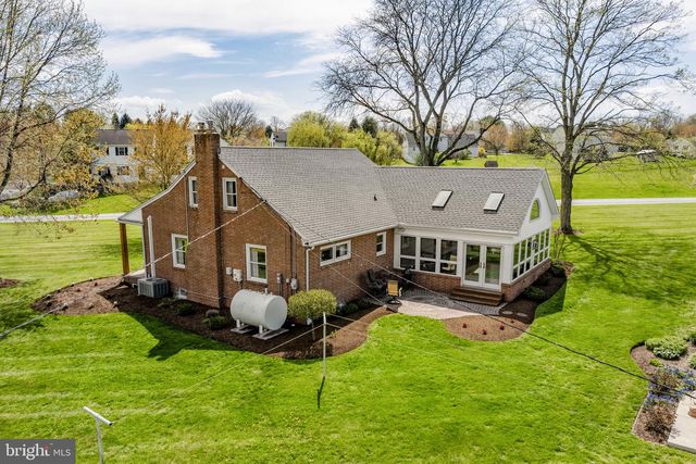218 LAUSCHTOWN RD, Denver, PA 17517