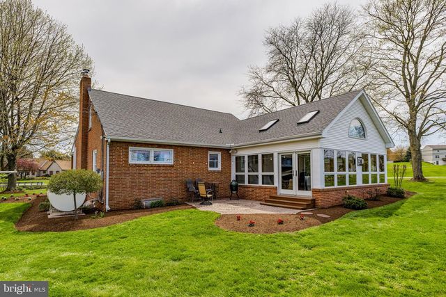 218 LAUSCHTOWN RD, Denver, PA 17517