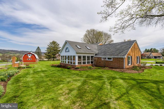 218 LAUSCHTOWN RD, Denver, PA 17517