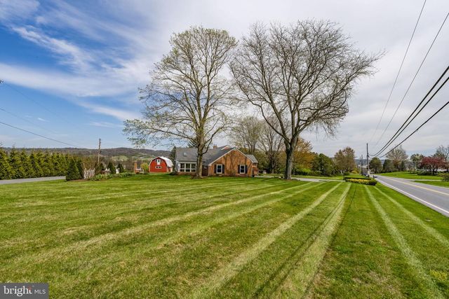 218 LAUSCHTOWN RD, Denver, PA 17517