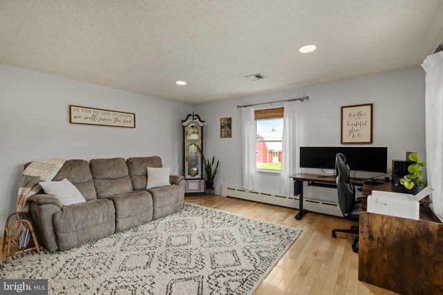 218 LAUSCHTOWN RD, Denver, PA 17517