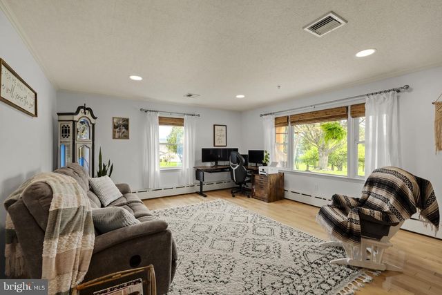 218 LAUSCHTOWN RD, Denver, PA 17517