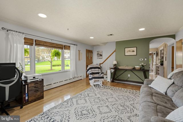 218 LAUSCHTOWN RD, Denver, PA 17517