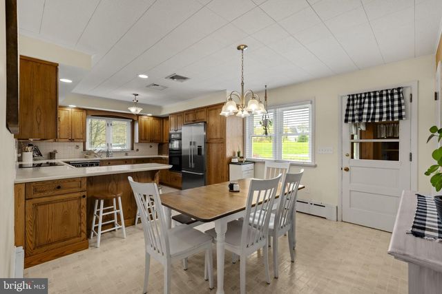 218 LAUSCHTOWN RD, Denver, PA 17517
