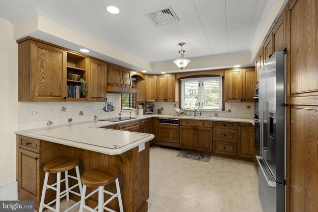 218 LAUSCHTOWN RD, Denver, PA 17517