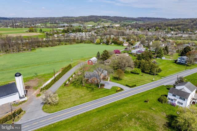 218 LAUSCHTOWN RD, Denver, PA 17517