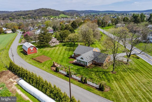 218 LAUSCHTOWN RD, Denver, PA 17517