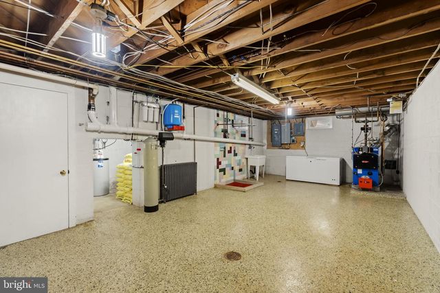 218 LAUSCHTOWN RD, Denver, PA 17517
