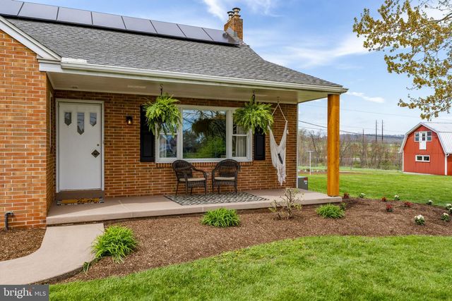 218 LAUSCHTOWN RD, Denver, PA 17517