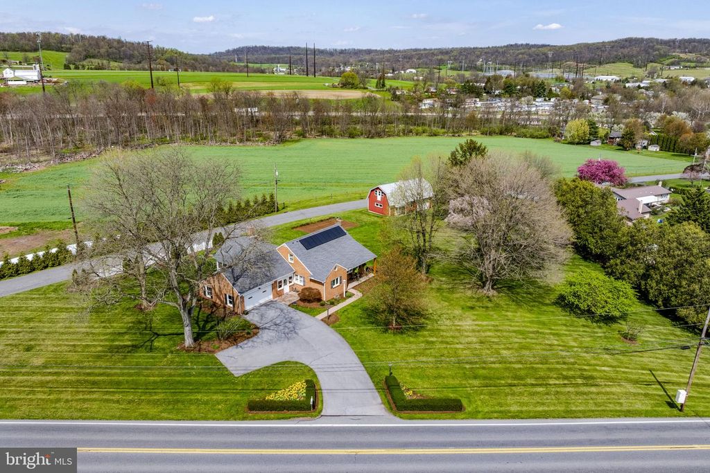 218 LAUSCHTOWN RD, Denver, PA 17517