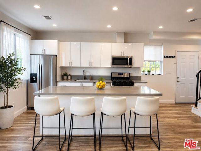 6650 Valley Circle Boulevard, West Hills (los Angeles), CA 91307