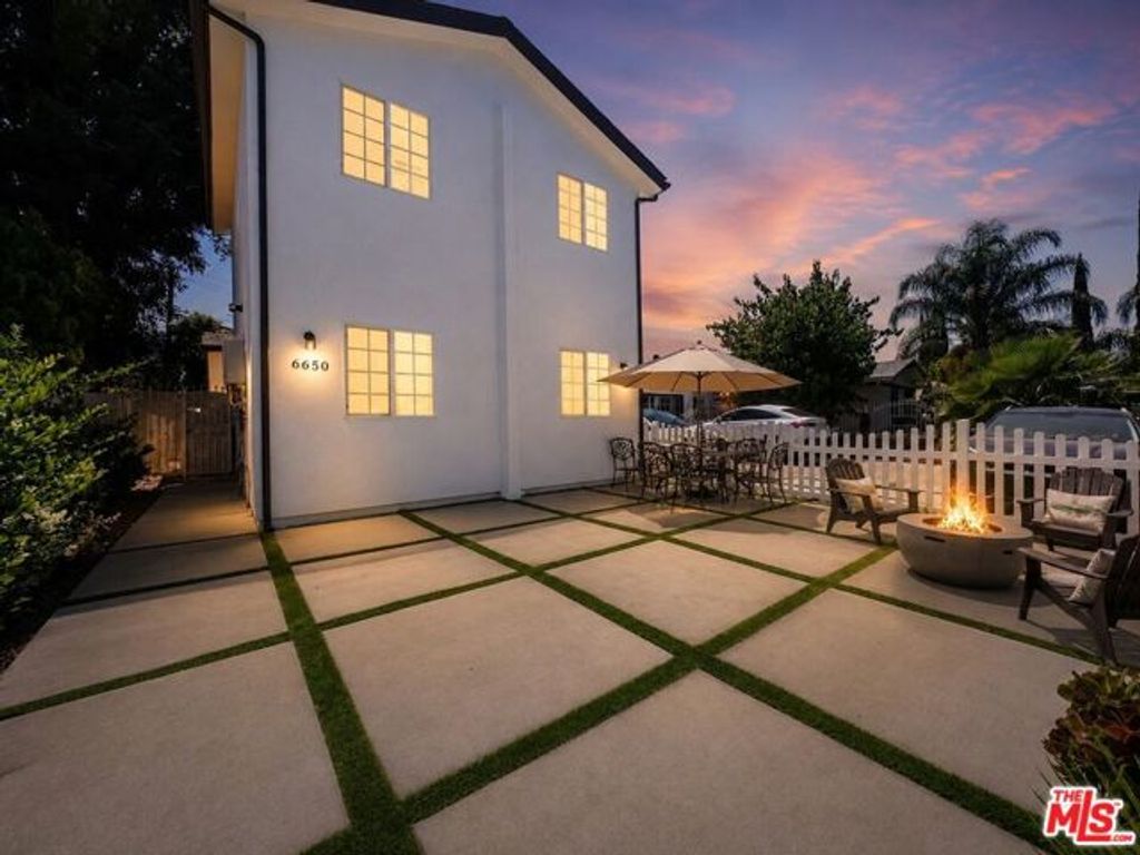 6650 Valley Circle Boulevard, West Hills (los Angeles), CA 91307