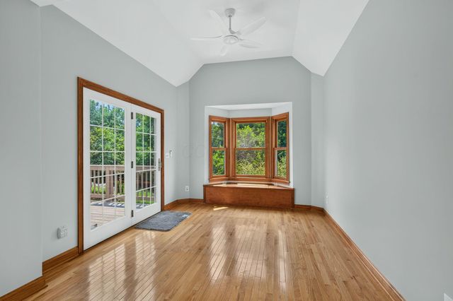 895 Linworth Village Drive, Columbus, OH 43235