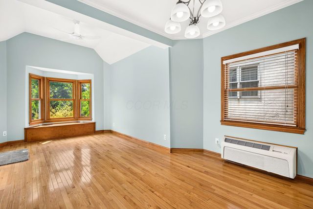 895 Linworth Village Drive, Columbus, OH 43235