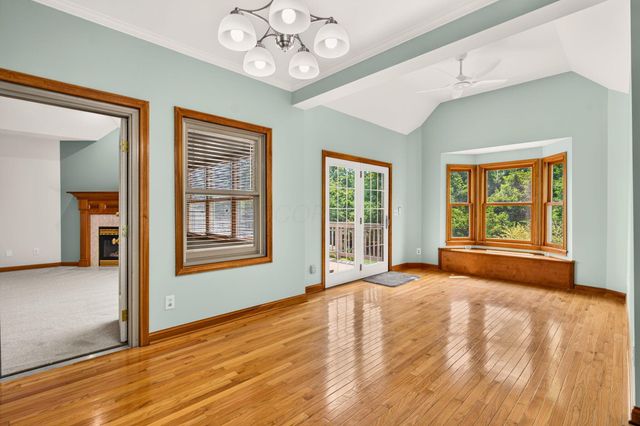 895 Linworth Village Drive, Columbus, OH 43235