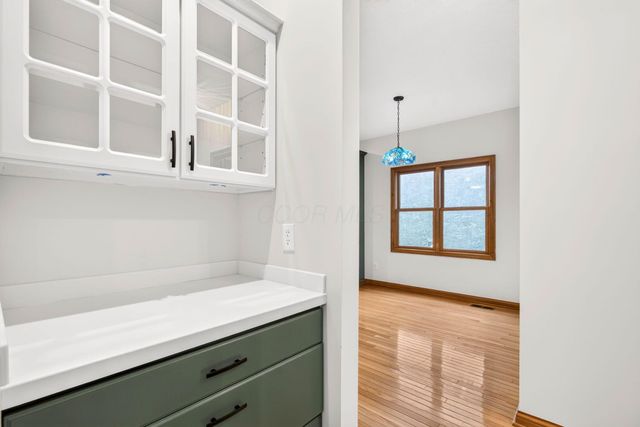 895 Linworth Village Drive, Columbus, OH 43235