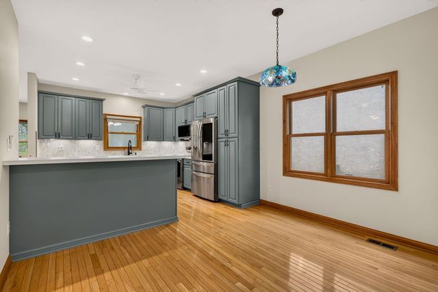 895 Linworth Village Drive, Columbus, OH 43235