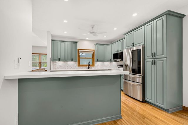 895 Linworth Village Drive, Columbus, OH 43235