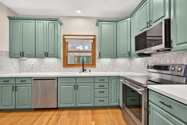 895 Linworth Village Drive, Columbus, OH 43235
