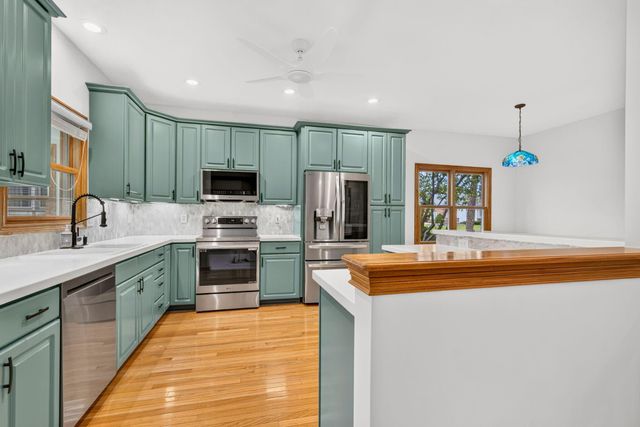 895 Linworth Village Drive, Columbus, OH 43235