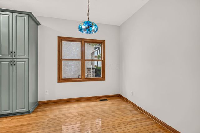 895 Linworth Village Drive, Columbus, OH 43235