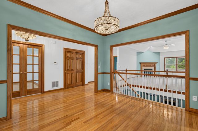 895 Linworth Village Drive, Columbus, OH 43235