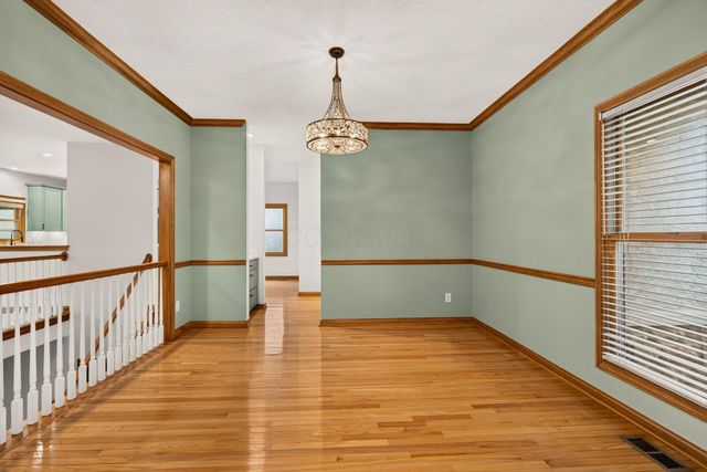 895 Linworth Village Drive, Columbus, OH 43235