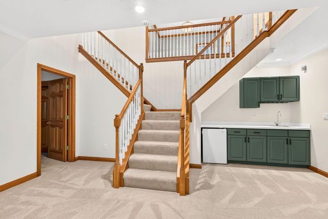 895 Linworth Village Drive, Columbus, OH 43235